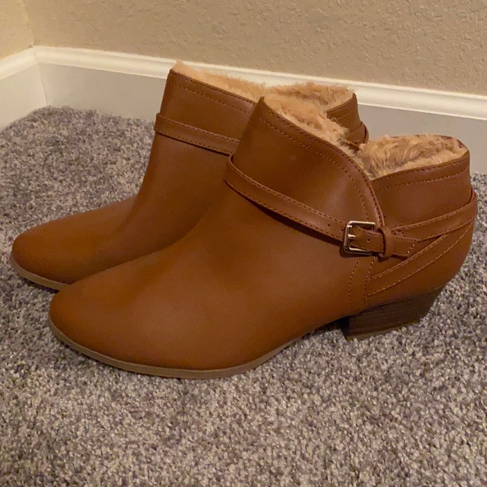 FAUX LEATHER BOOTIES